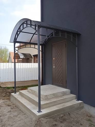 Козырек в частном доме