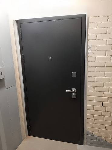 Квартирная входная дверь