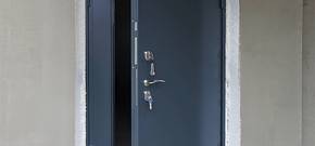 Фото технических дверей