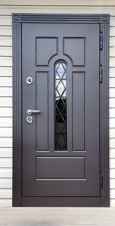 Стальная дверь с узким стеклом