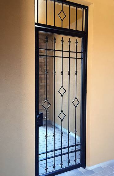 Стальная решетчатая дверь